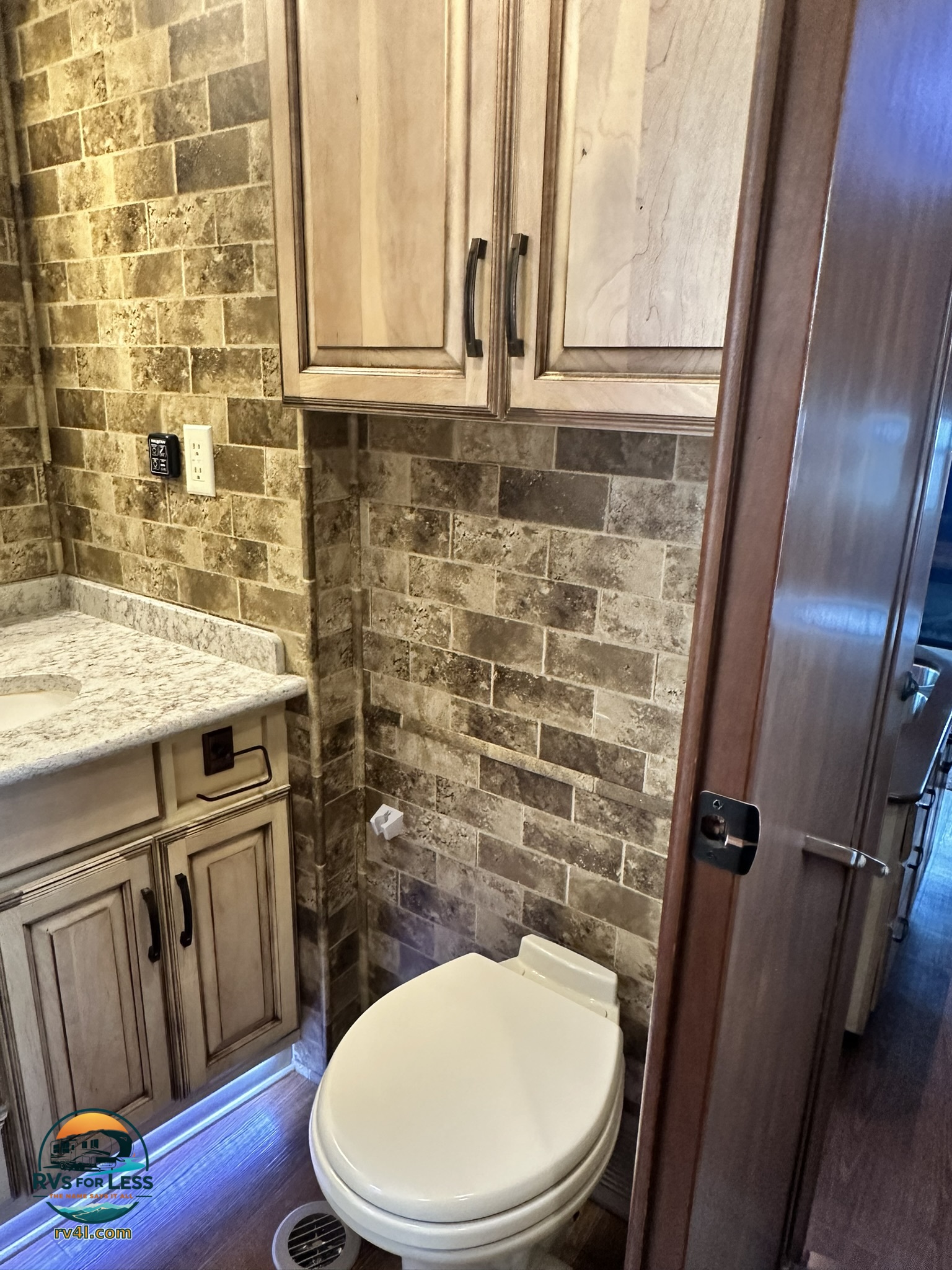 2016 DRV Mobile Suite Estate 39RESB3 – Image 15