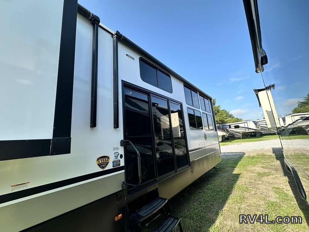 2025 CrossRoads RV Hampton 395BAM (0401) – Image 7