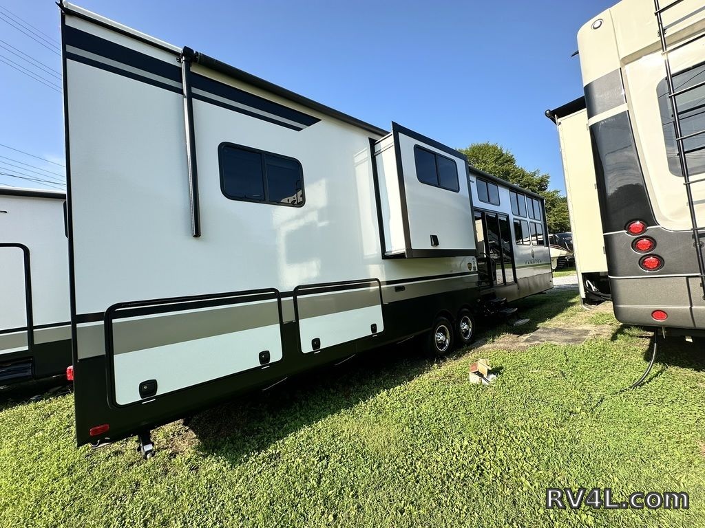 2025 CrossRoads RV Hampton 395BAM (0401) – Image 5