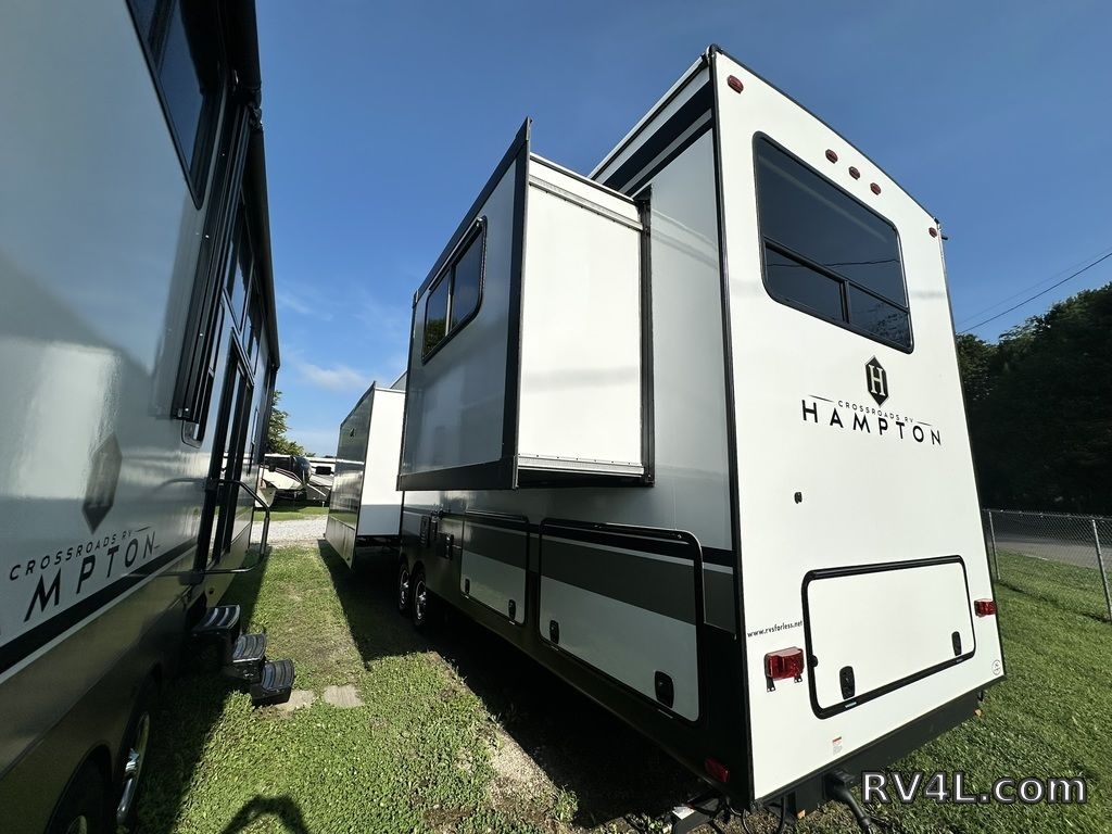 2025 CrossRoads RV Hampton 395BAM (0401) – Image 11
