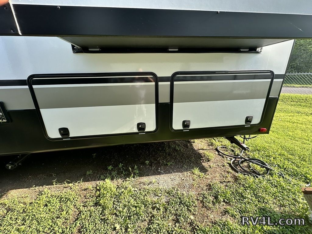 2025 CrossRoads RV Hampton 395BAM (0401) – Image 13