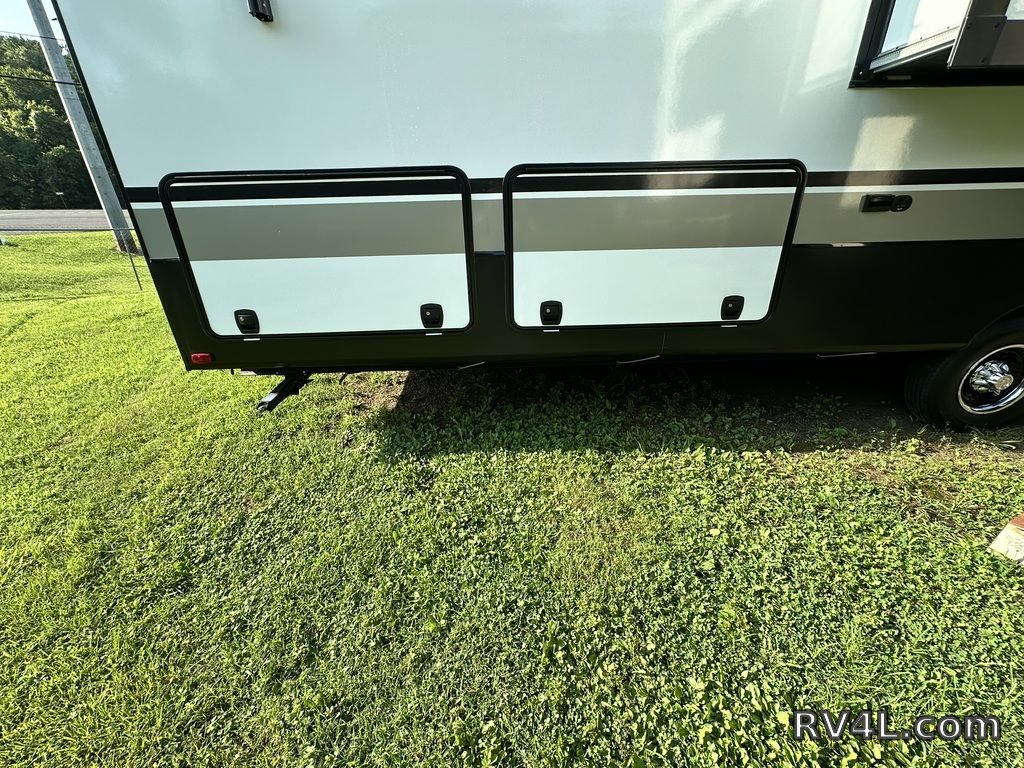 2025 CrossRoads RV Hampton 395BAM (0401) – Image 14