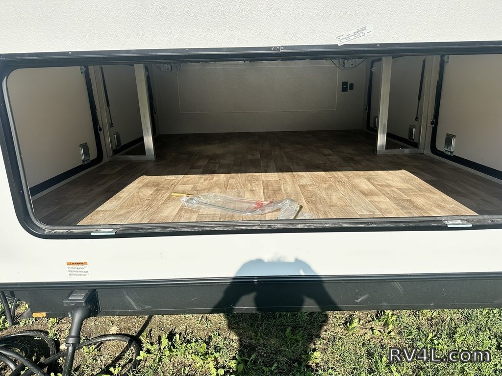 2025 CrossRoads RV Hampton 395BAM (0401) – Image 18