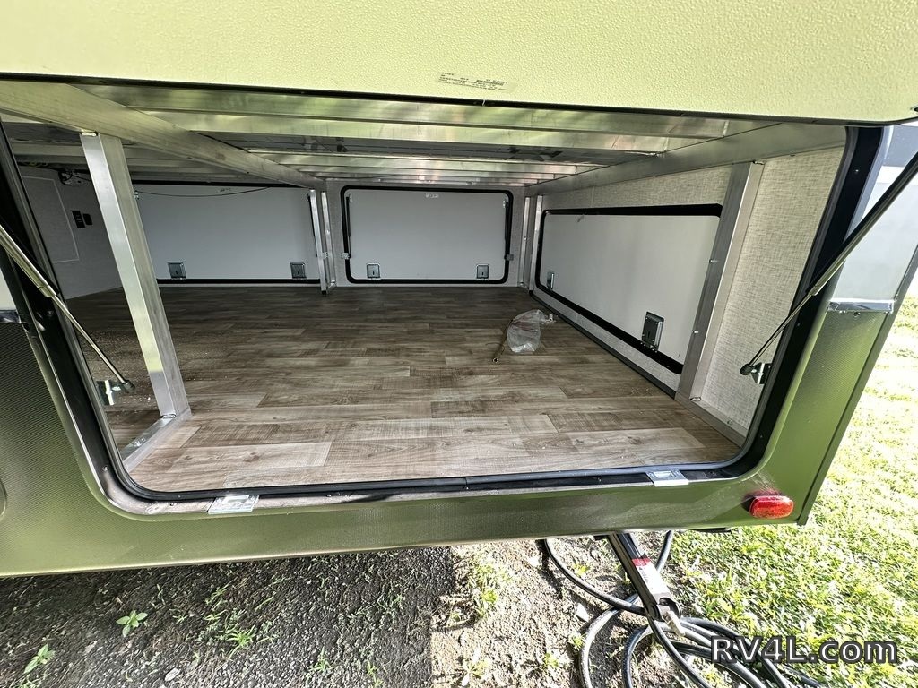2025 CrossRoads RV Hampton 395BAM (0401) – Image 16