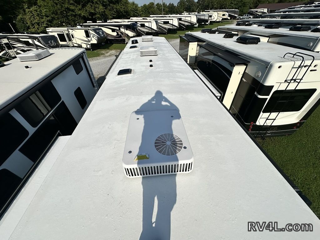 2025 CrossRoads RV Hampton 395BAM (0401) – Image 24