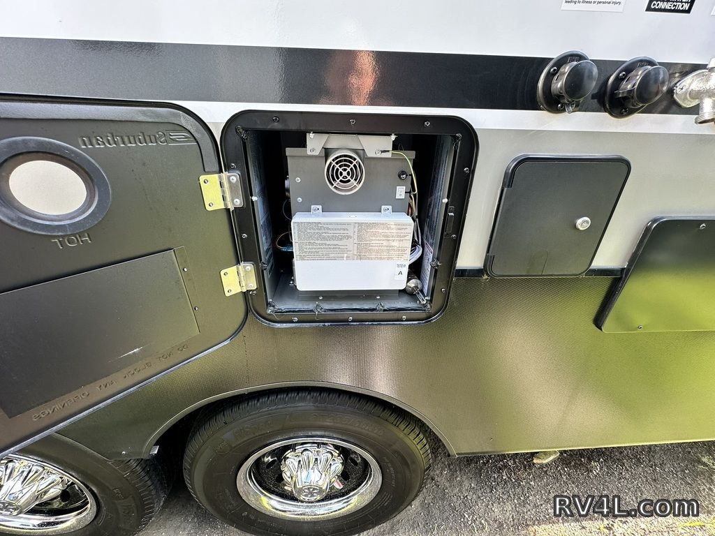 2025 CrossRoads RV Hampton 395BAM (0401) – Image 20