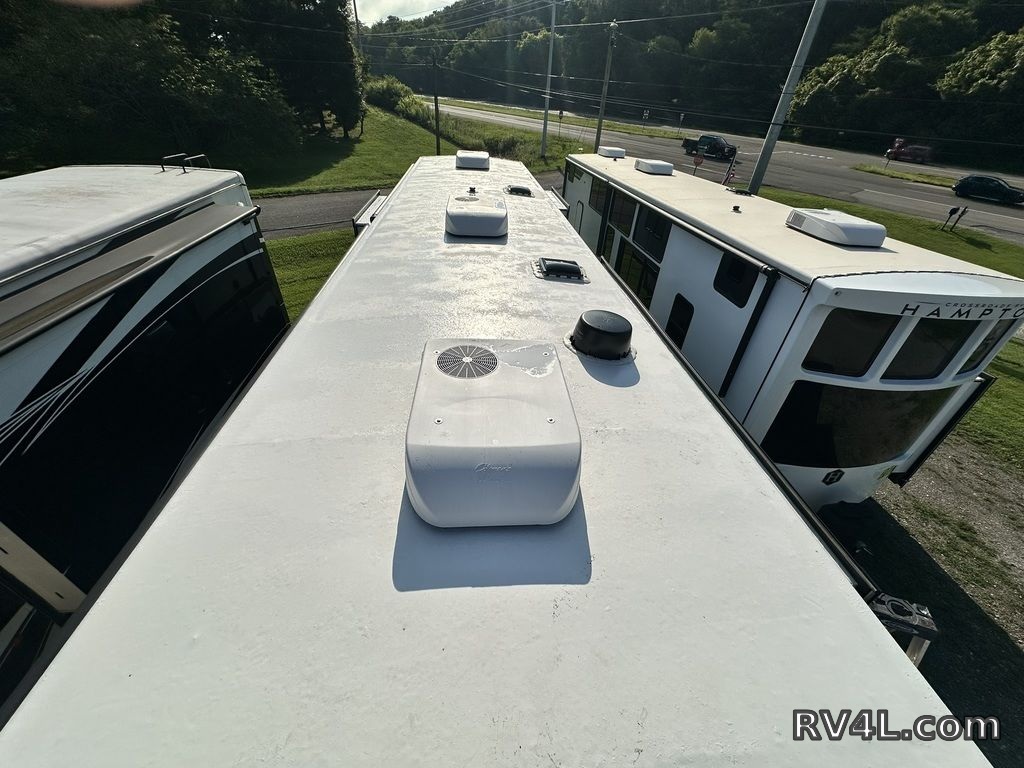 2025 CrossRoads RV Hampton 395BAM (0401) – Image 23