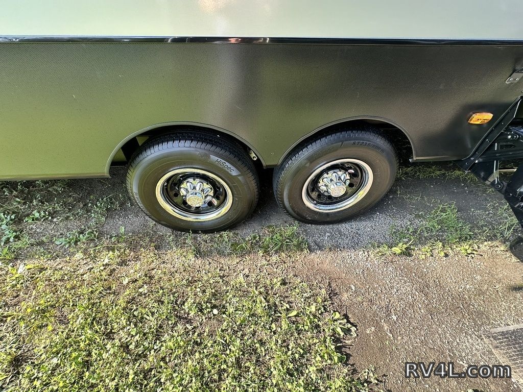 2025 CrossRoads RV Hampton 395BAM (0401) – Image 21