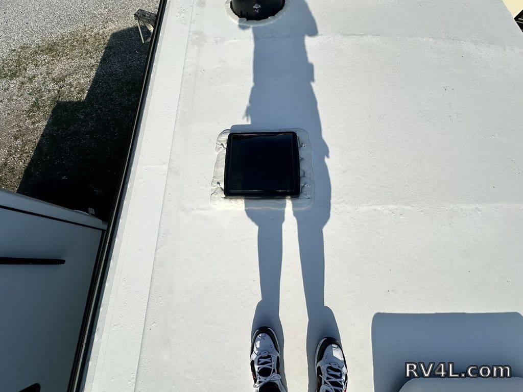 2025 CrossRoads RV Hampton 395BAM (0401) – Image 29