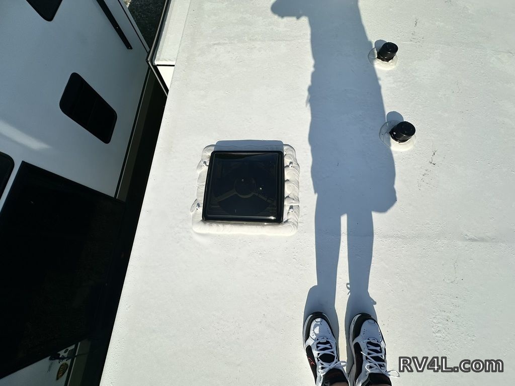 2025 CrossRoads RV Hampton 395BAM (0401) – Image 30