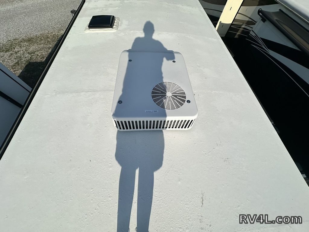 2025 CrossRoads RV Hampton 395BAM (0401) – Image 27