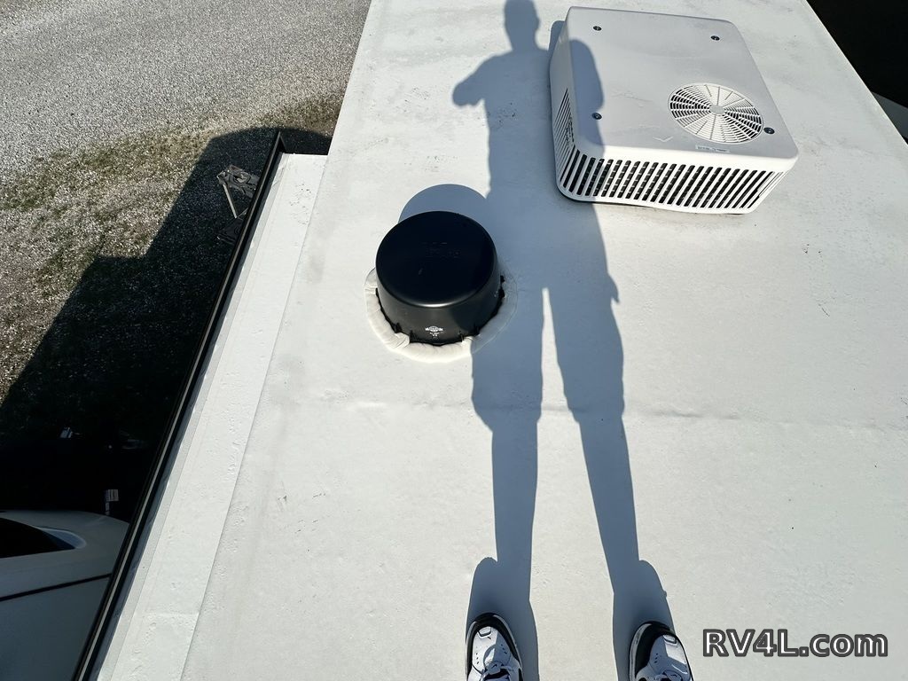 2025 CrossRoads RV Hampton 395BAM (0401) – Image 28