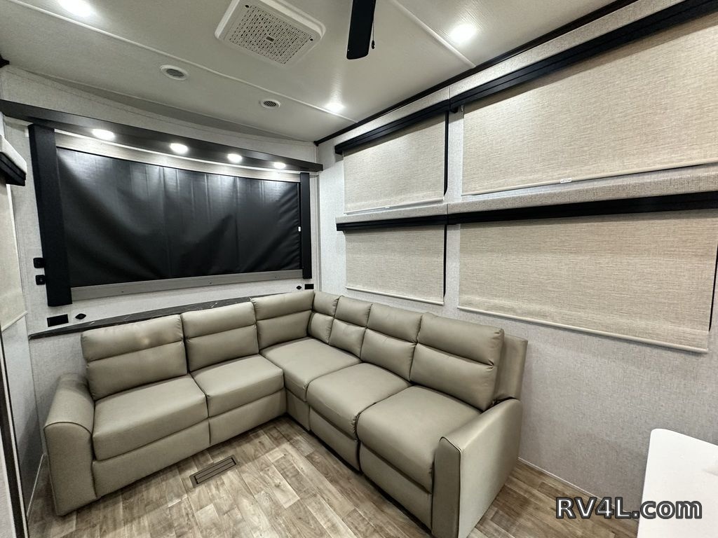 2025 CrossRoads RV Hampton 395BAM (0401) – Image 37