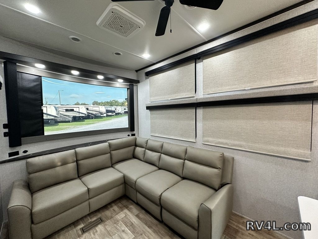 2025 CrossRoads RV Hampton 395BAM (0401) – Image 36