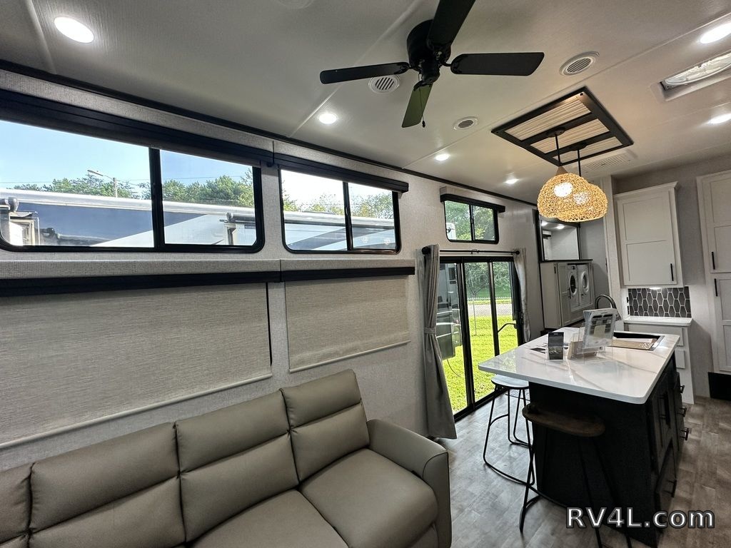 2025 CrossRoads RV Hampton 395BAM (0401) – Image 33