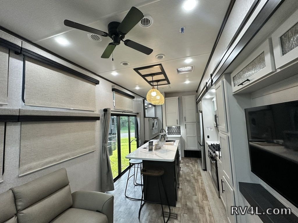 2025 CrossRoads RV Hampton 395BAM (0401) – Image 34