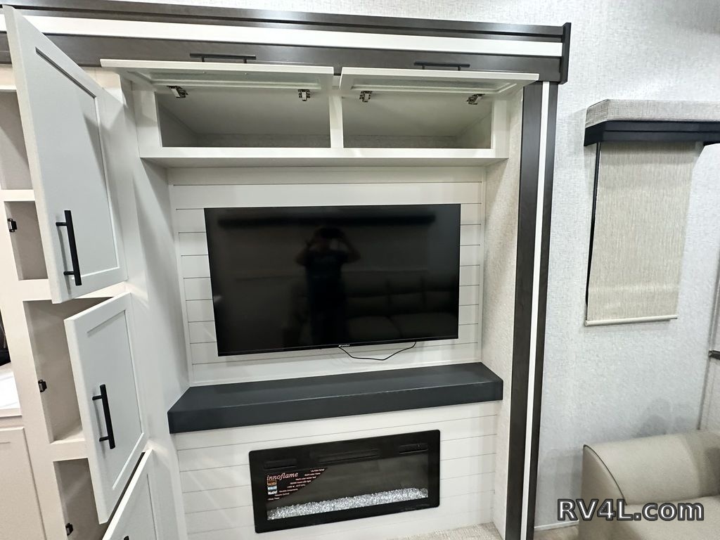 2025 CrossRoads RV Hampton 395BAM (0401) – Image 40