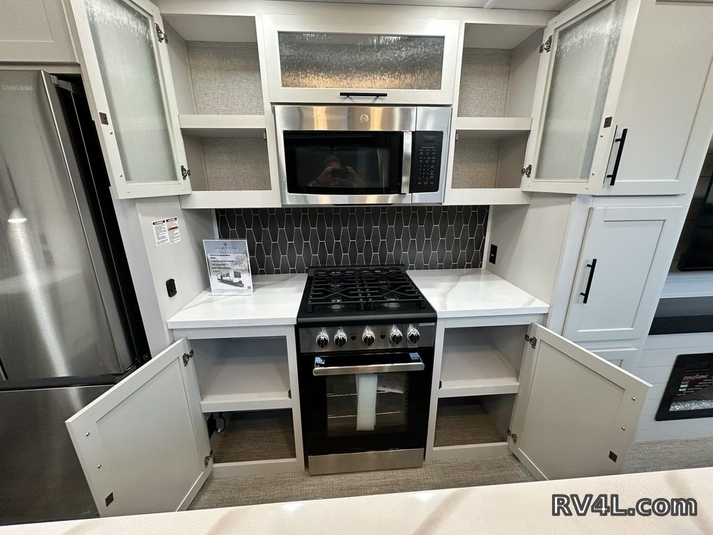 2025 CrossRoads RV Hampton 395BAM (0401) – Image 44