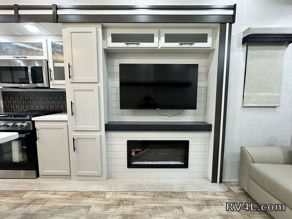 2025 CrossRoads RV Hampton 395BAM (0401) – Image 39