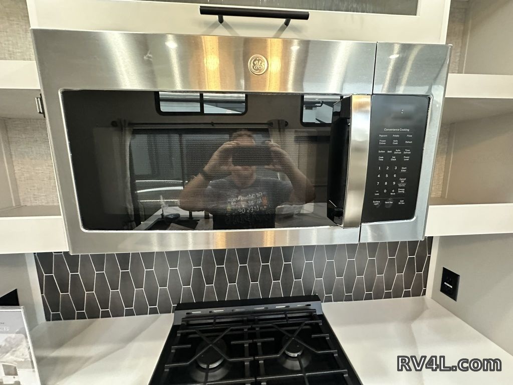 2025 CrossRoads RV Hampton 395BAM (0401) – Image 47