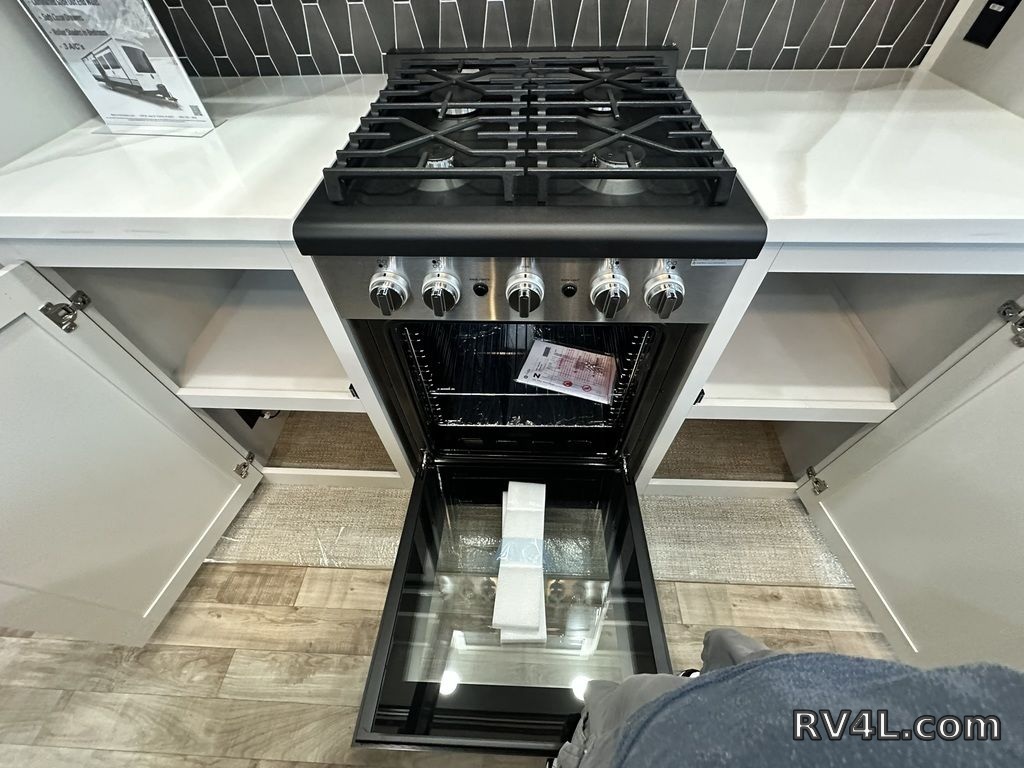 2025 CrossRoads RV Hampton 395BAM (0401) – Image 46