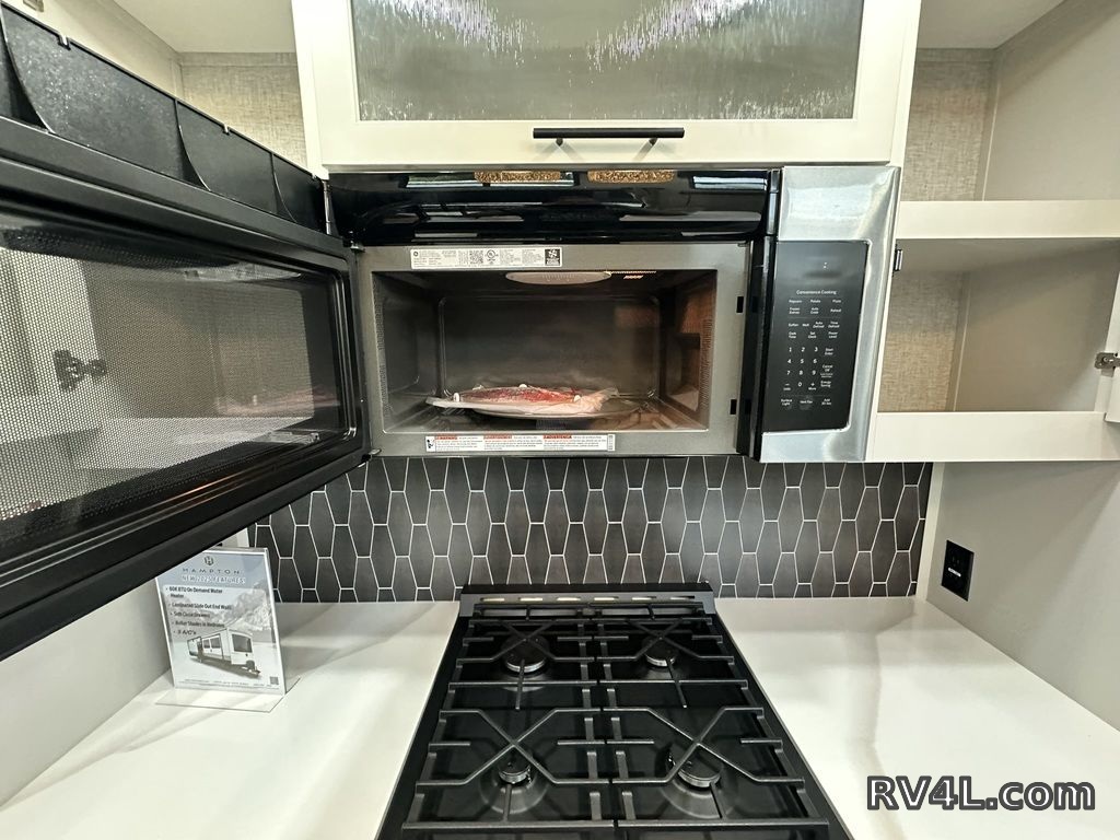 2025 CrossRoads RV Hampton 395BAM (0401) – Image 48