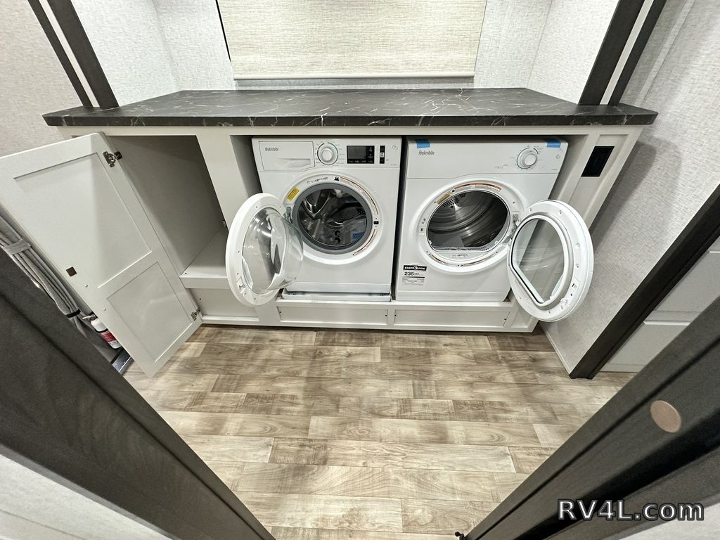 2025 CrossRoads RV Hampton 395BAM (0401) – Image 66