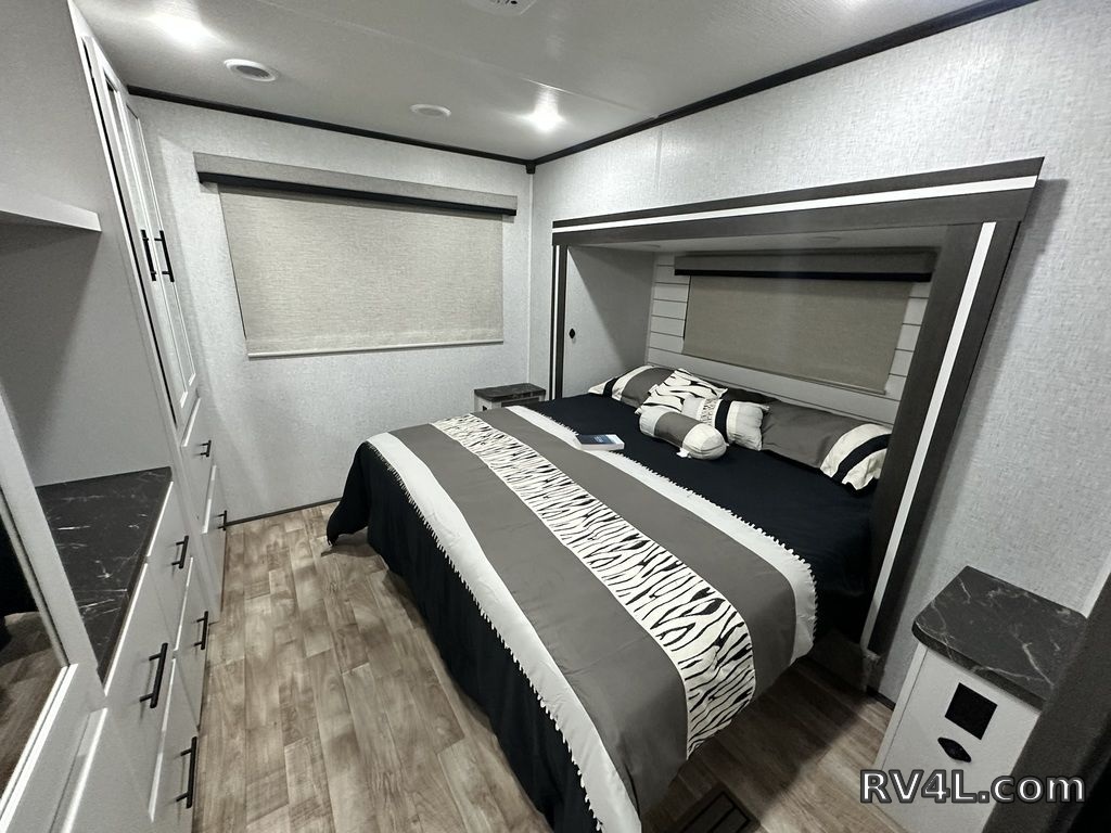 2025 CrossRoads RV Hampton 395BAM (0401) – Image 67