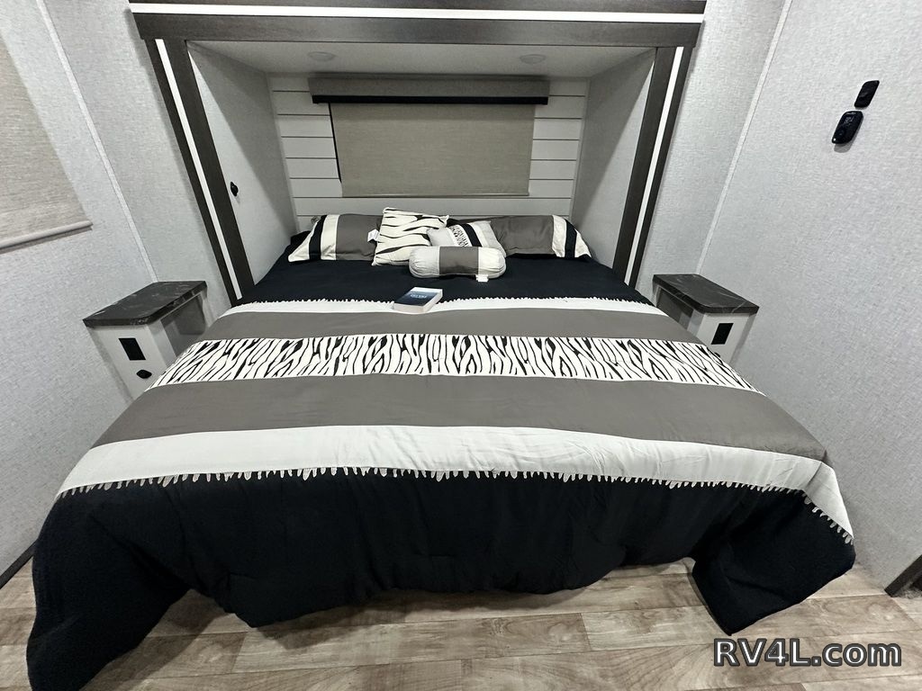 2025 CrossRoads RV Hampton 395BAM (0401) – Image 68