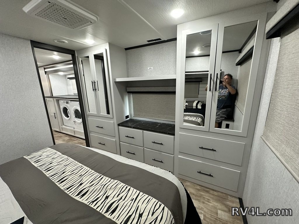 2025 CrossRoads RV Hampton 395BAM (0401) – Image 70