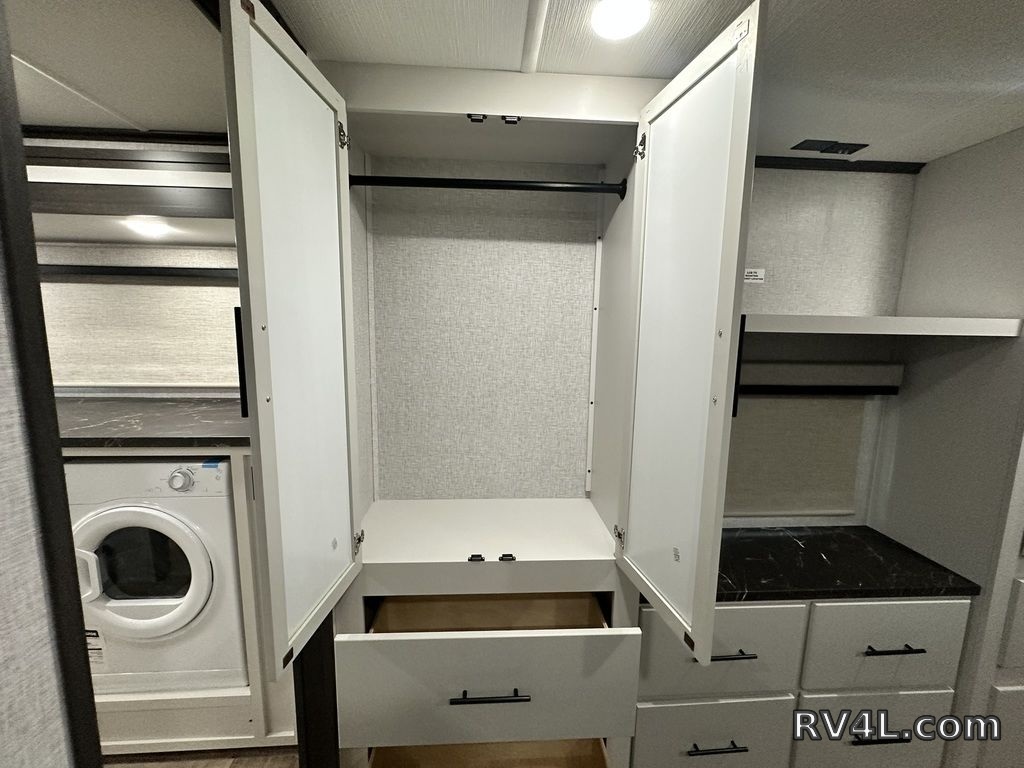 2025 CrossRoads RV Hampton 395BAM (0401) – Image 72