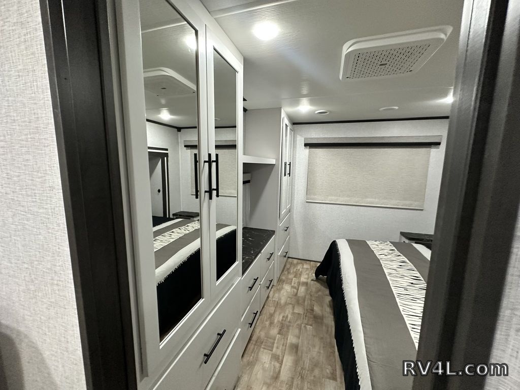 2025 CrossRoads RV Hampton 395BAM (0401) – Image 69