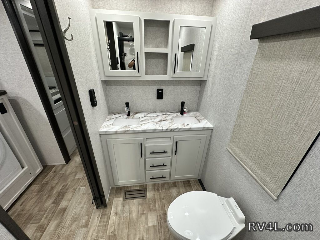 2025 CrossRoads RV Hampton 395BAM (0401) – Image 77