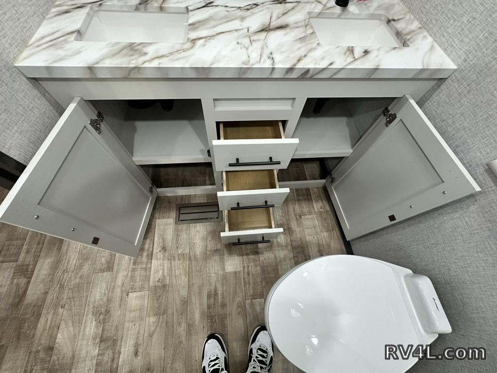 2025 CrossRoads RV Hampton 395BAM (0401) – Image 79