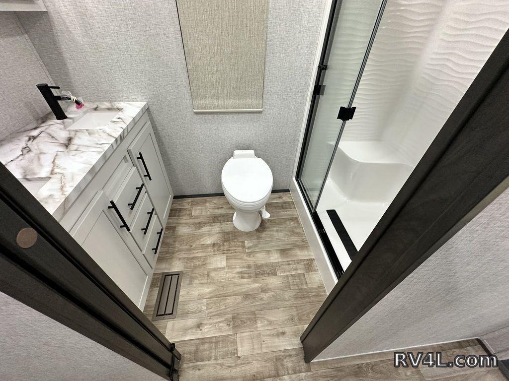 2025 CrossRoads RV Hampton 395BAM (0401) – Image 76