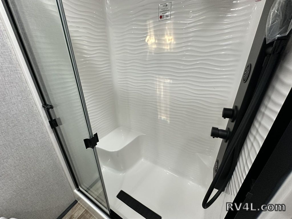 2025 CrossRoads RV Hampton 395BAM (0401) – Image 81