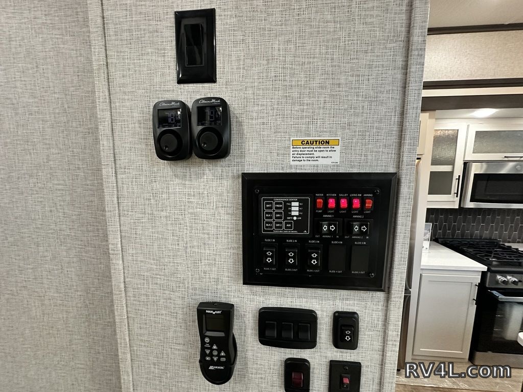 2025 CrossRoads RV Hampton 395BAM (0401) – Image 82