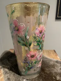 Handgedecoreerde glazen vaas – Roze bloemen & goudaccenten – Image 2