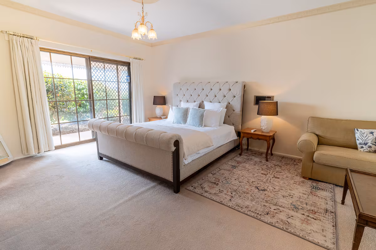 Master King Suite Private Room - Sisterhood Explorers Retreat – Image 1