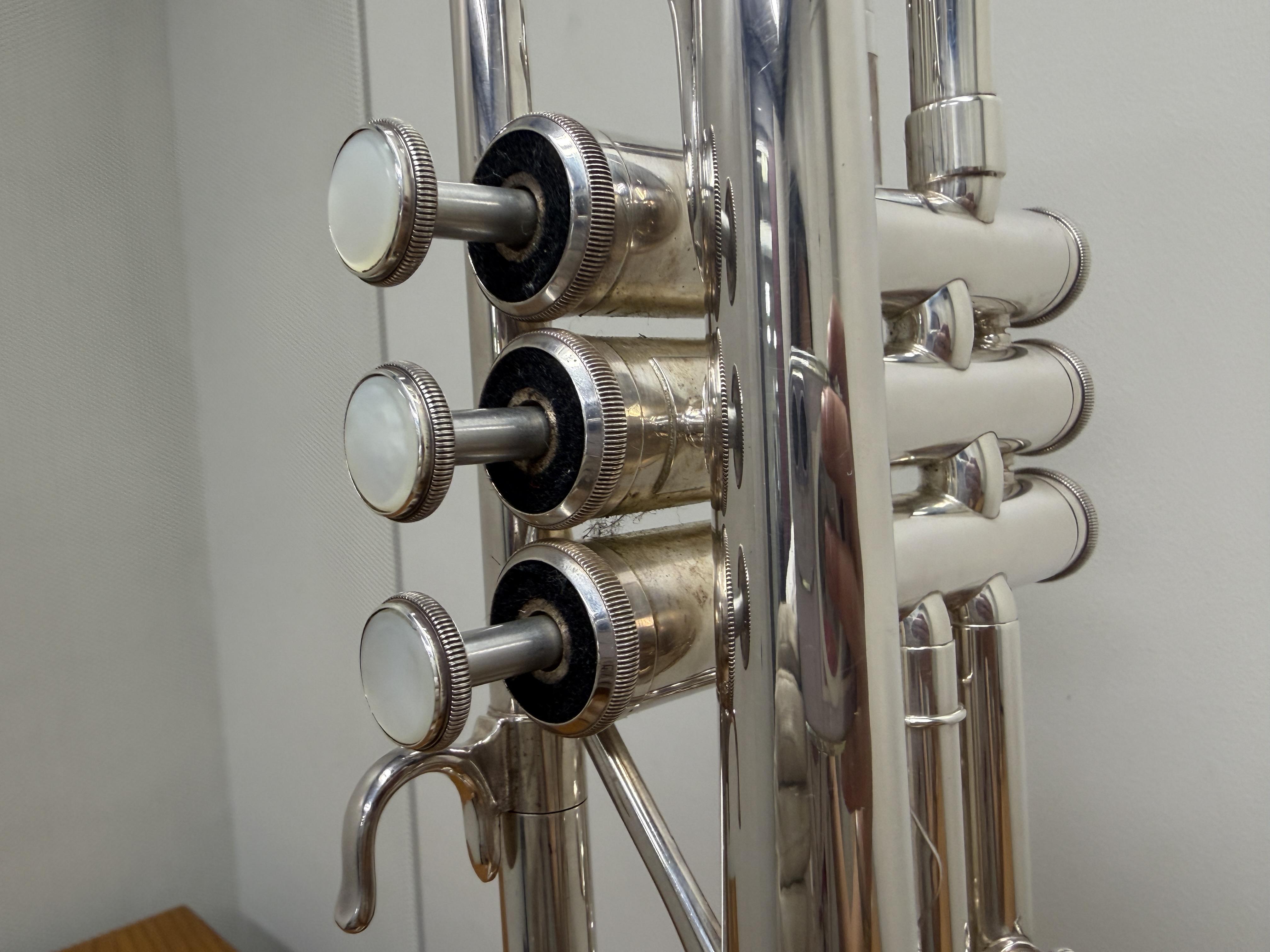 Yamaha YTR6610S D/Eb Trumpet  – Image 6