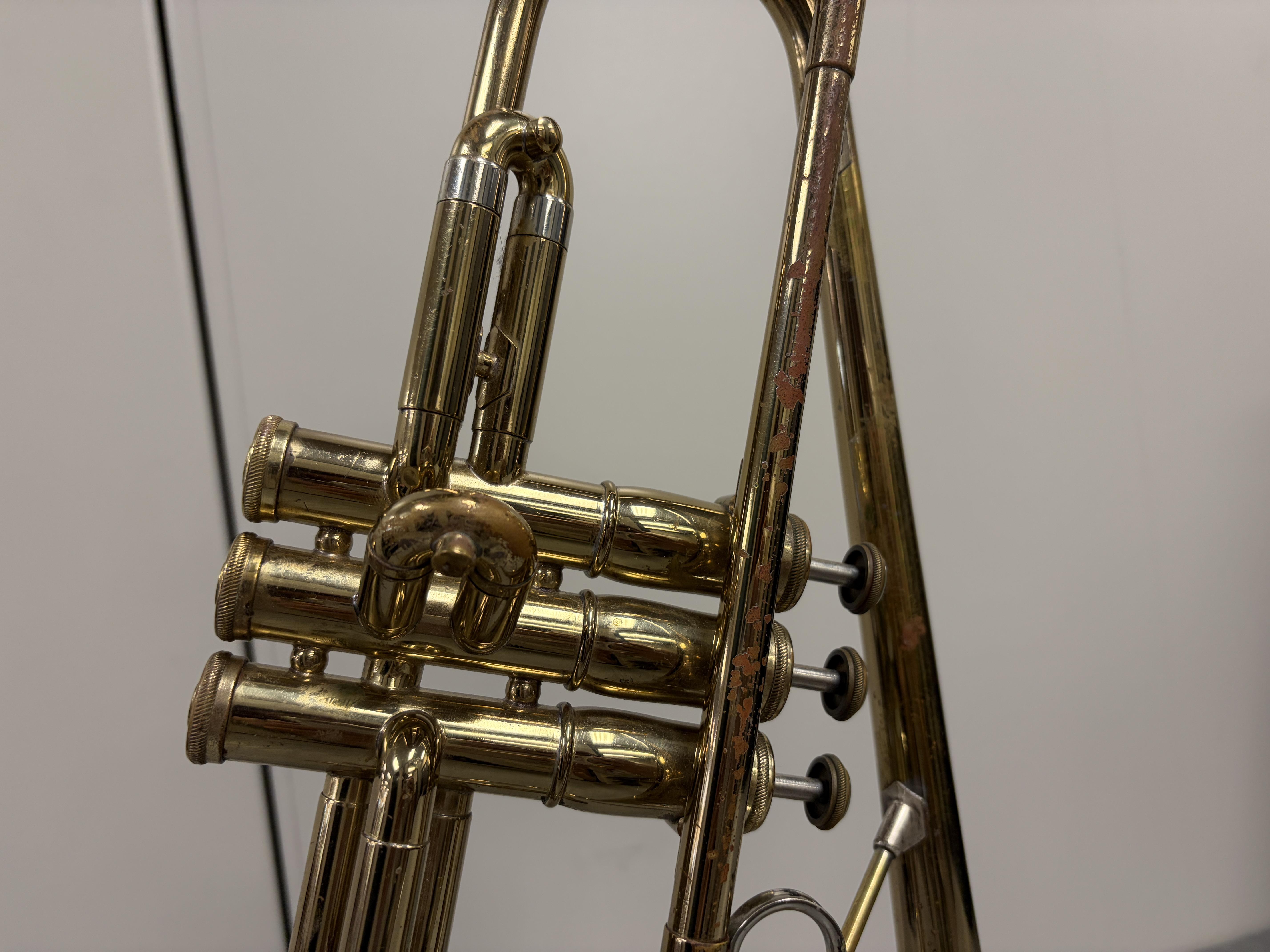 Olds Ambassador Dizzy Bell Trumpet – Image 10