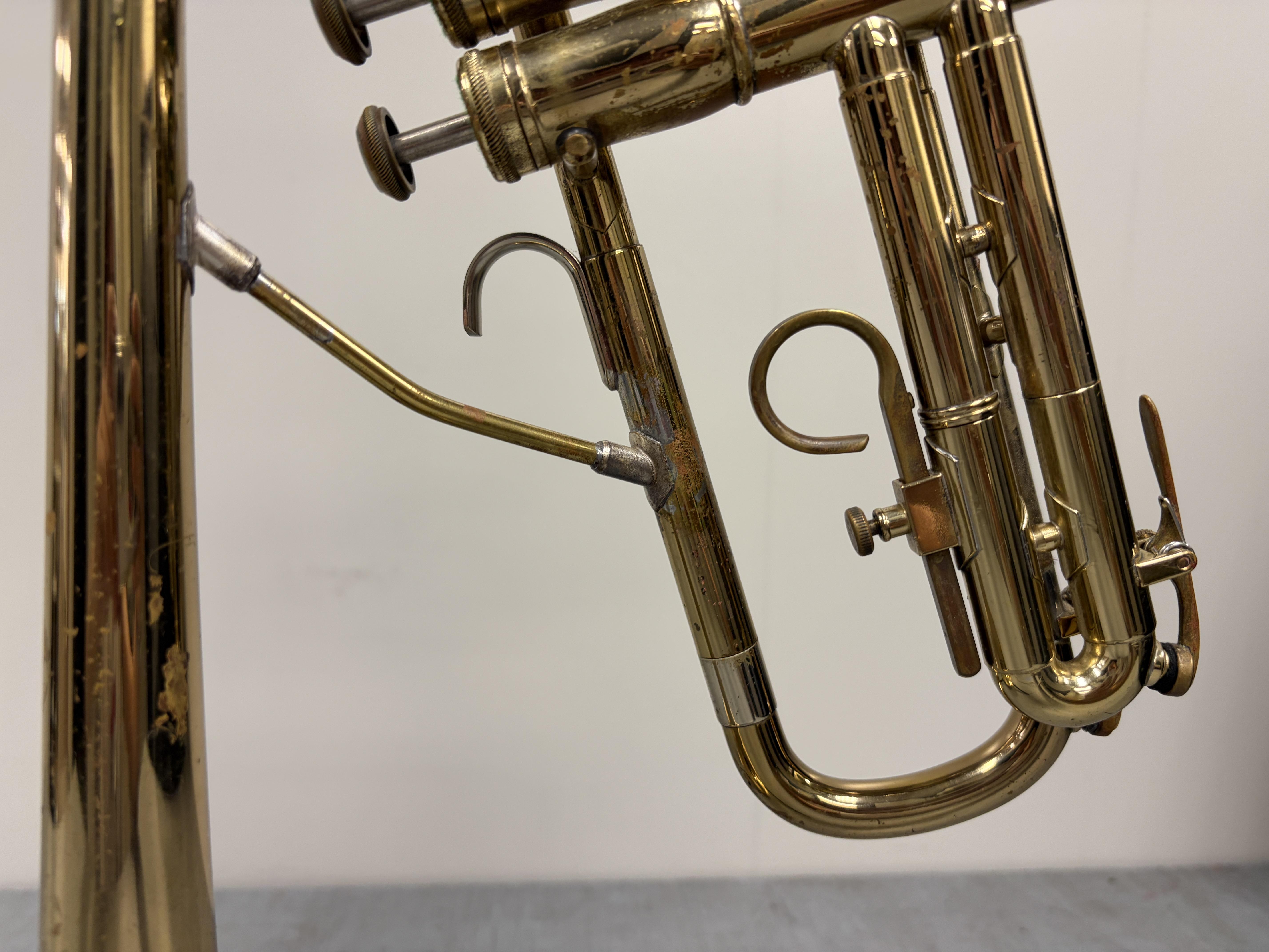Olds Ambassador Dizzy Bell Trumpet – Image 12