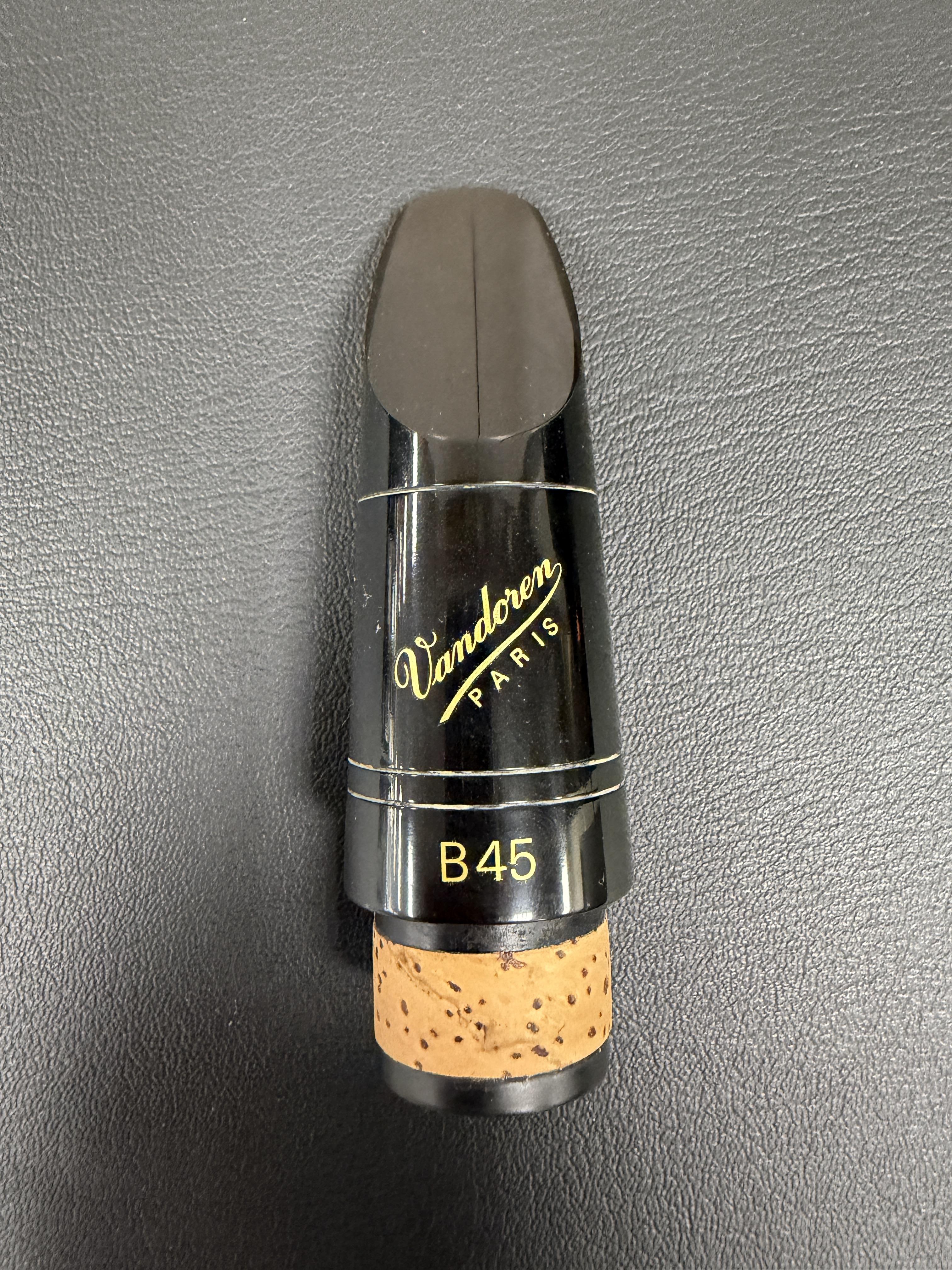 F. Arthur Uebel Advantage A Clarinet  – Image 17