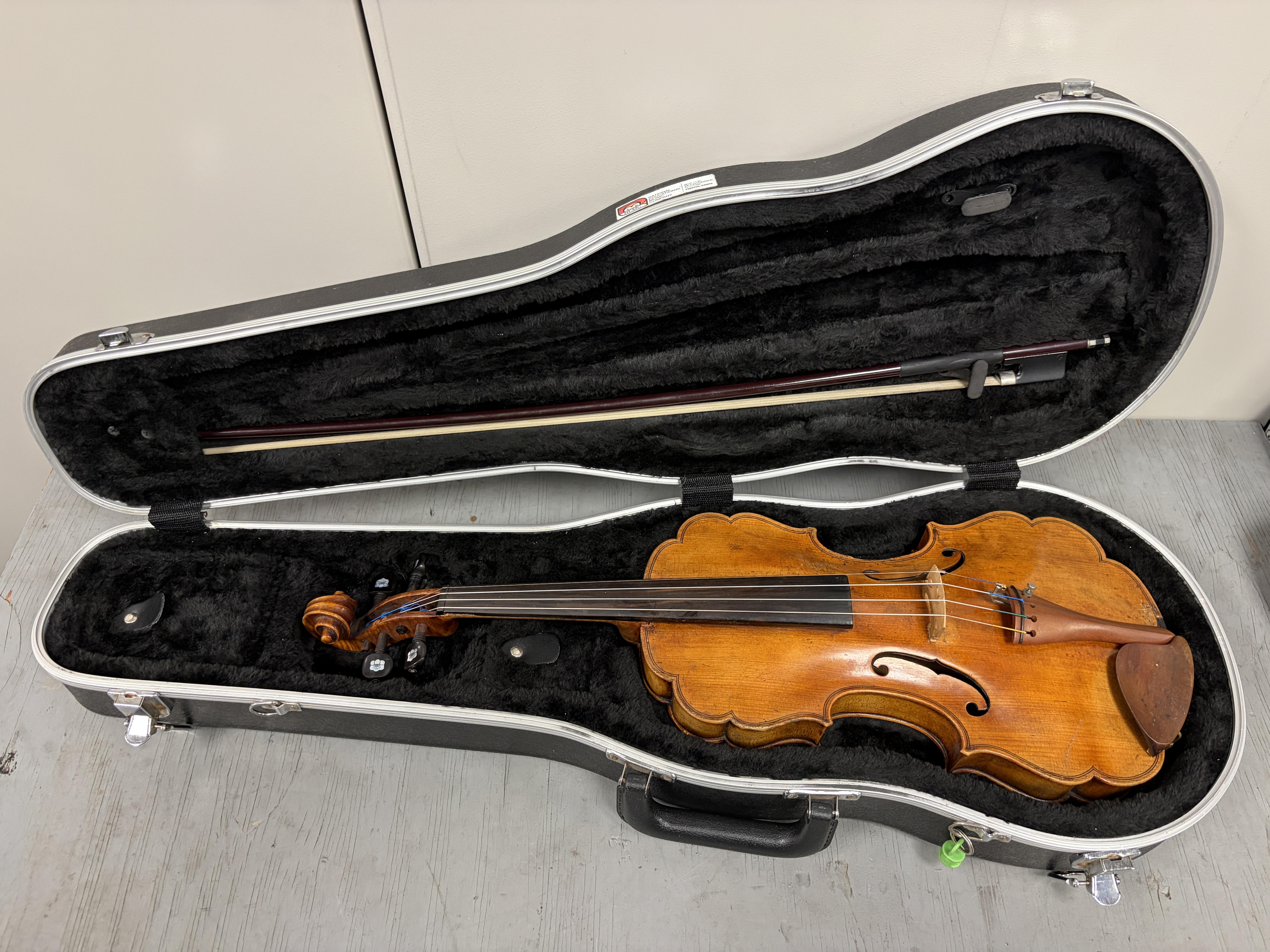 Pie-shaped Folk Violin – Image 11
