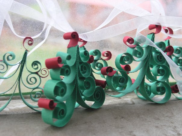 Christmas Tree Garland – Image 1