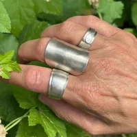 Trio Stack - Kuratiertes Ring-Set aus drei handgefertigten Vintage-Ringen – Image 3
