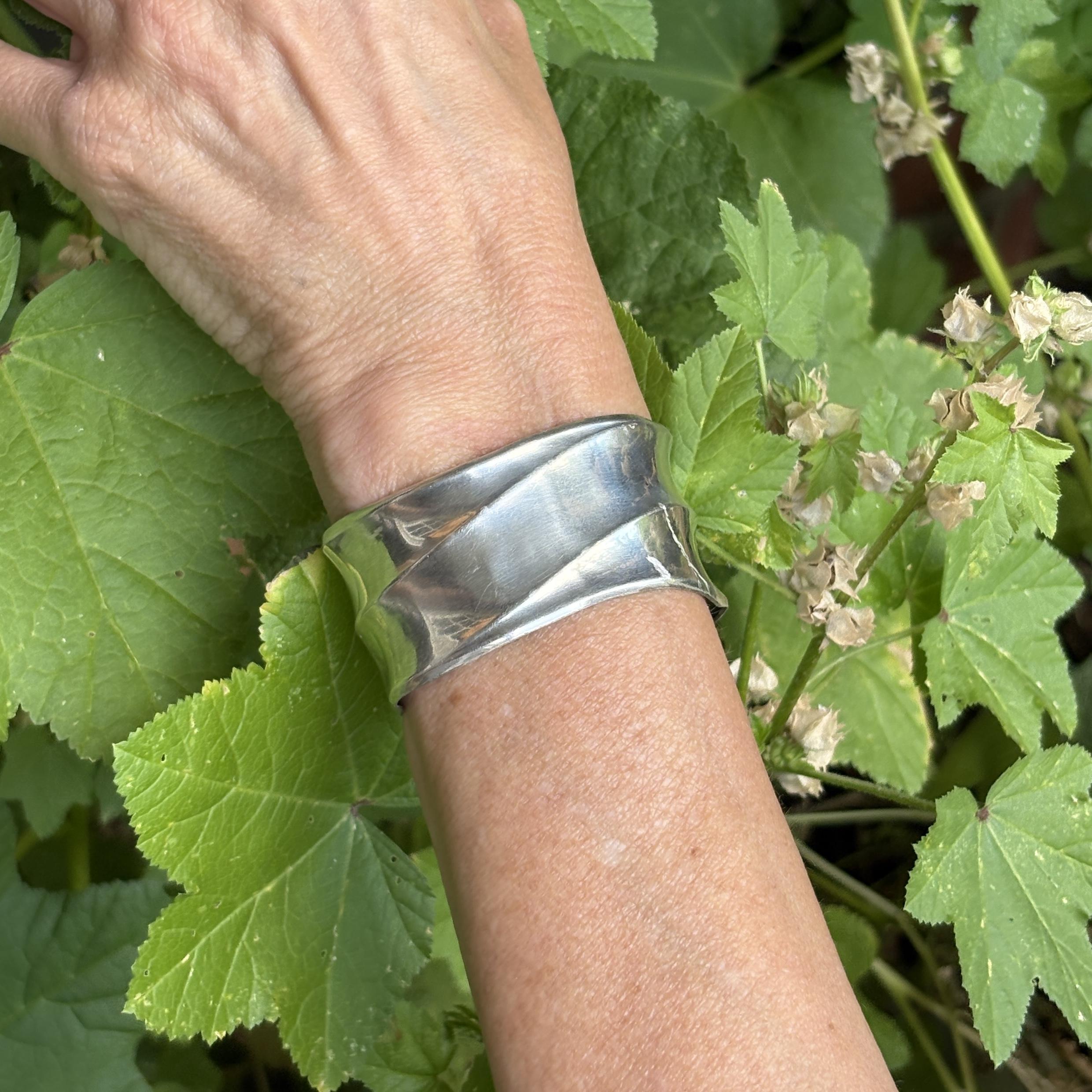 Ottilie - Versilberter Armreif – Image 3