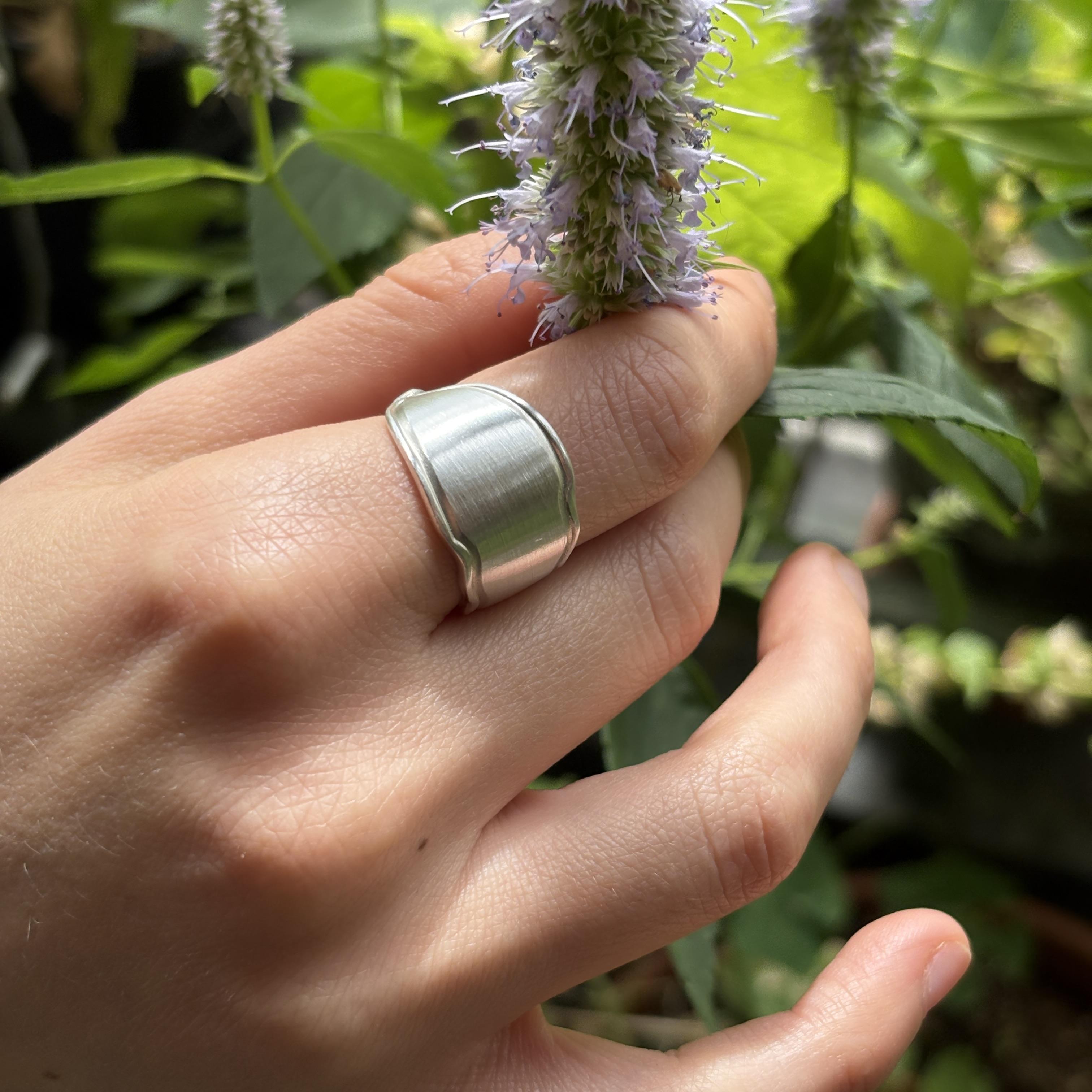 Constantin - Versilberter Klassiker Ring – Image 2