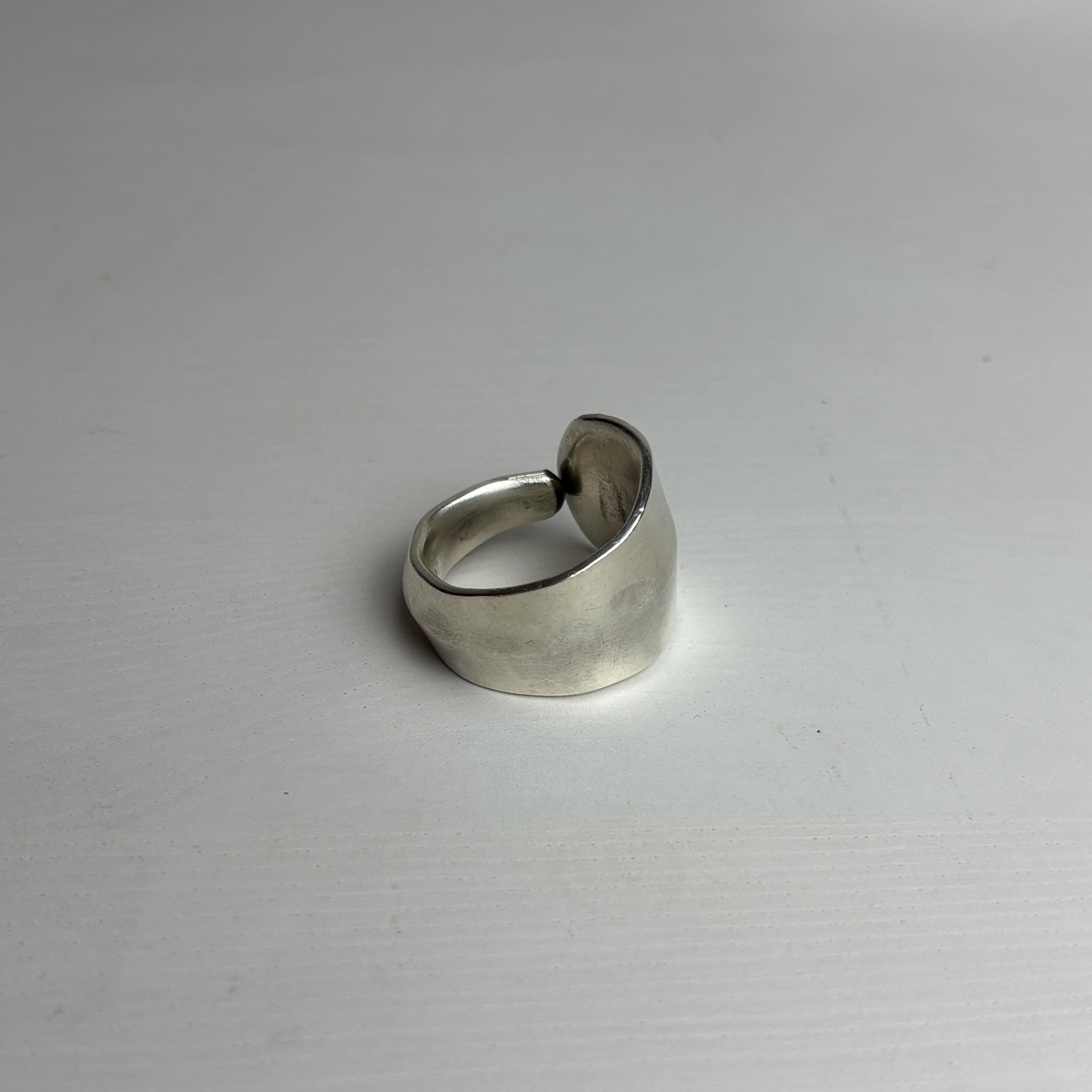 Ernst - Versilberter Statement Ring – Image 3