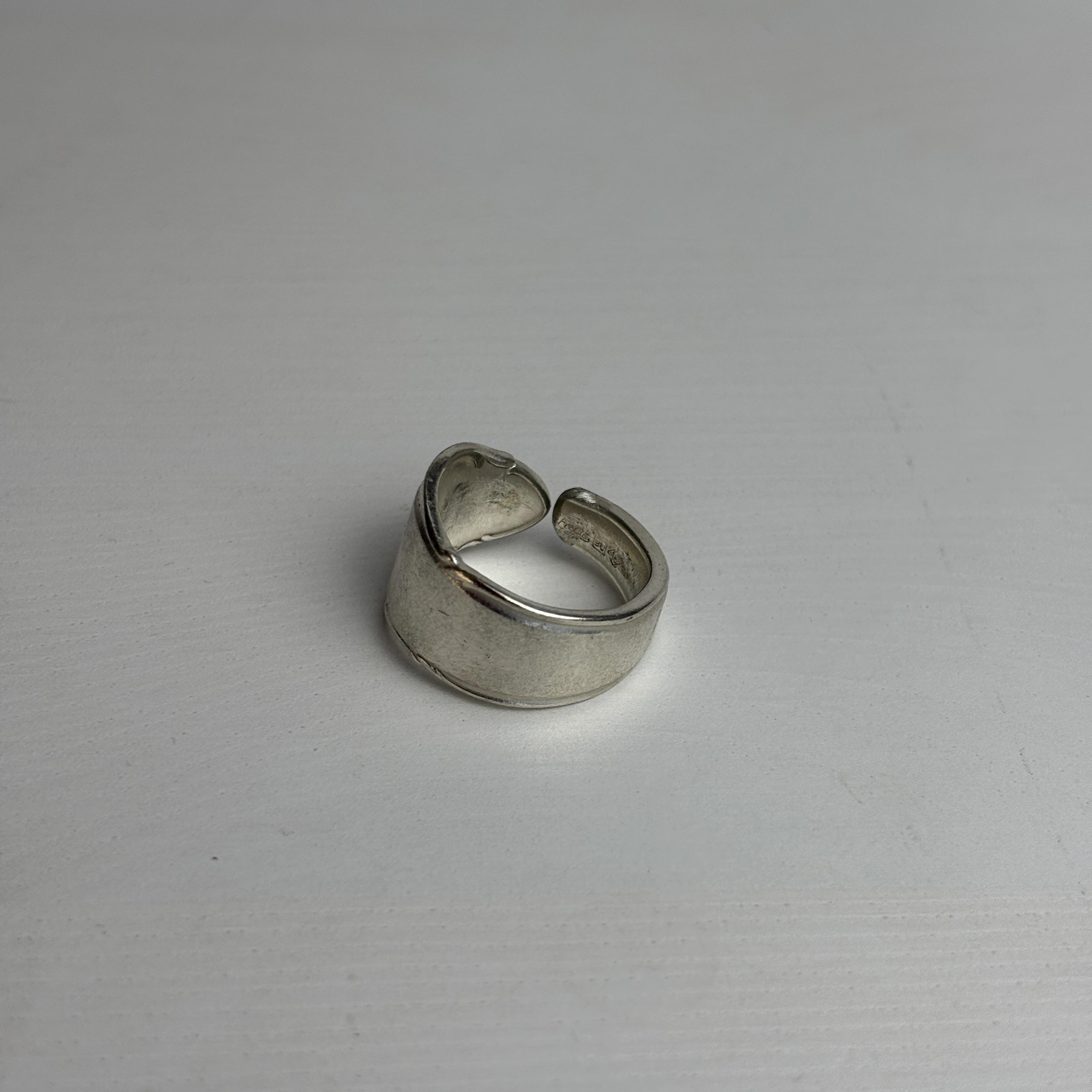 Mathilde - Versilberter Klassiker Ring – Image 3